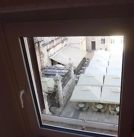 Moka Central Square Daire